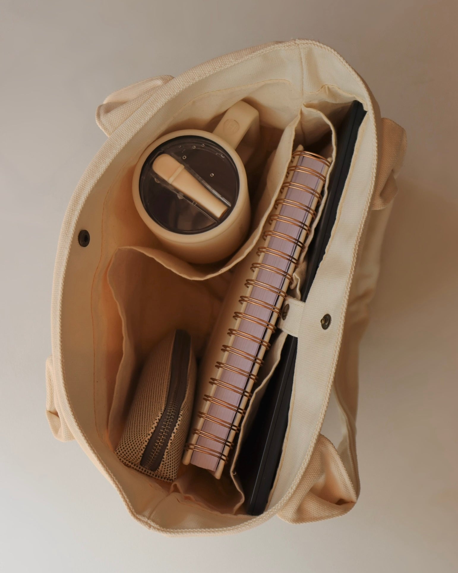 Organised tote bag with laptop sleeve